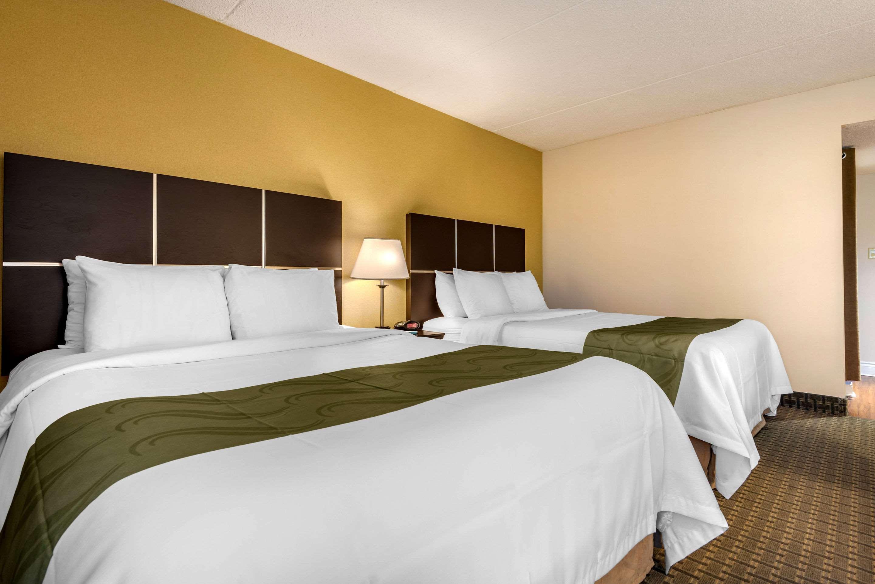 Quality Inn & Suites Брамптън Екстериор снимка