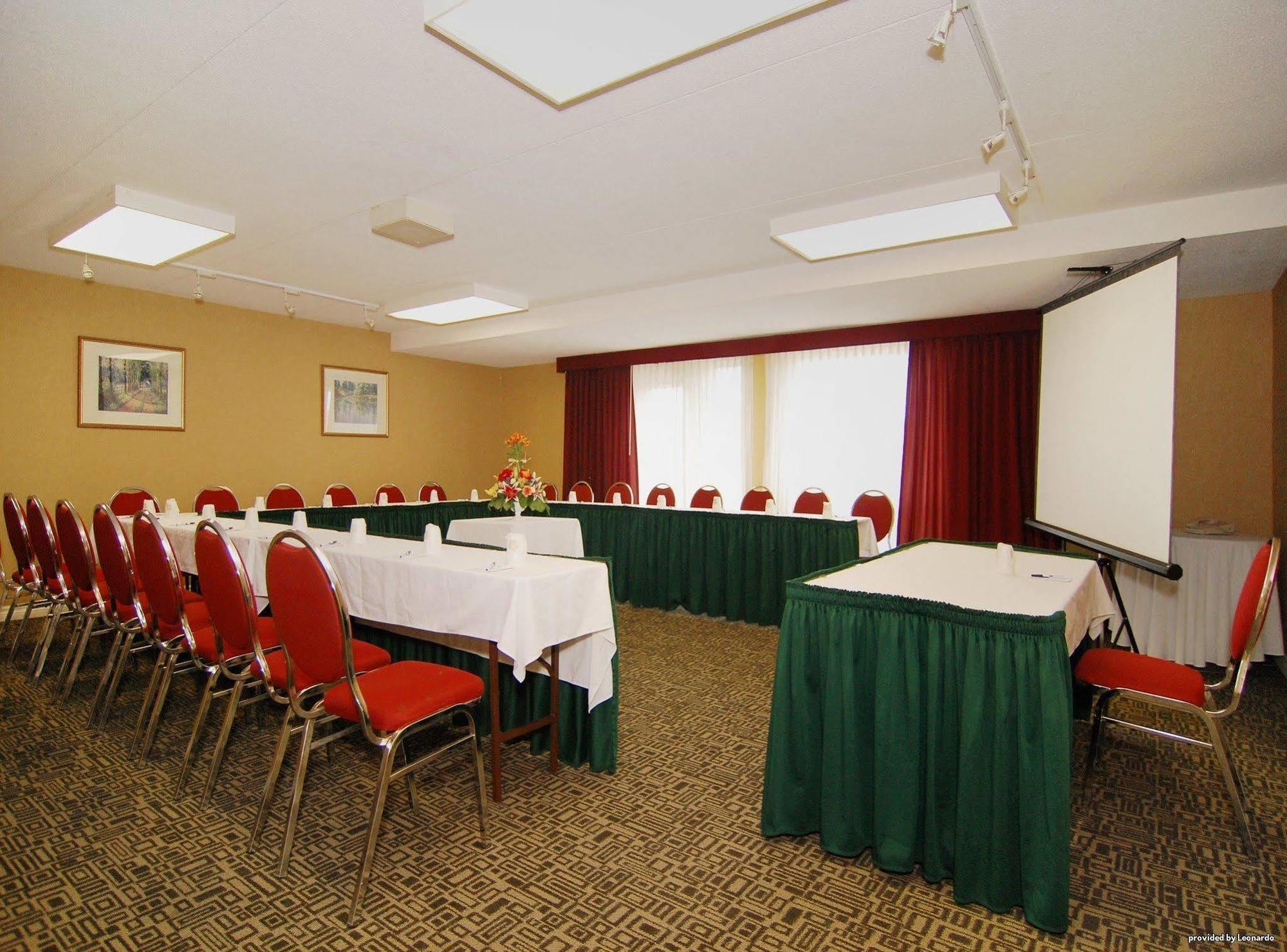 Quality Inn & Suites Брамптън Екстериор снимка